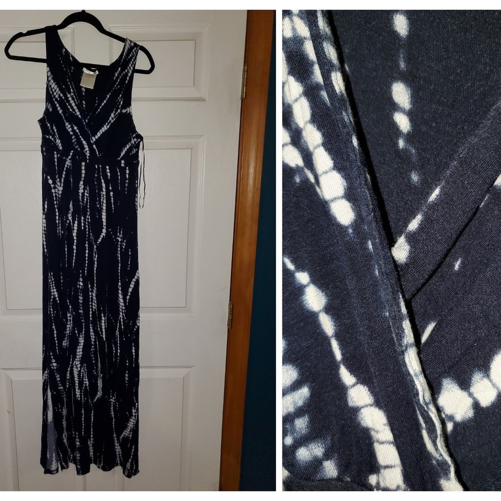 Sleeveless VNeck Maxi Dress